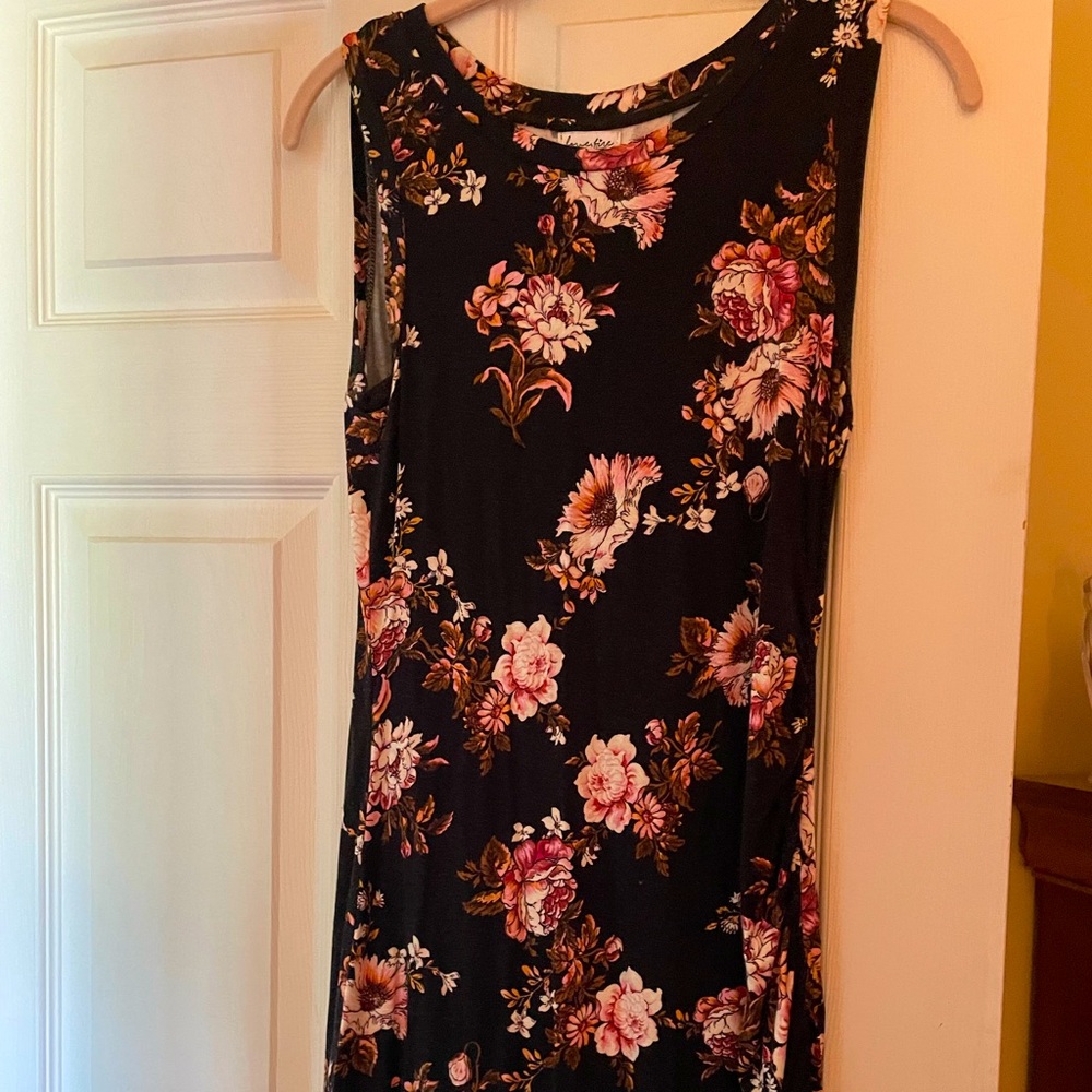Sleeveless Black Floral Bodycon Dress